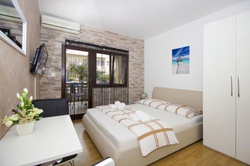 Studio Apartment image 6