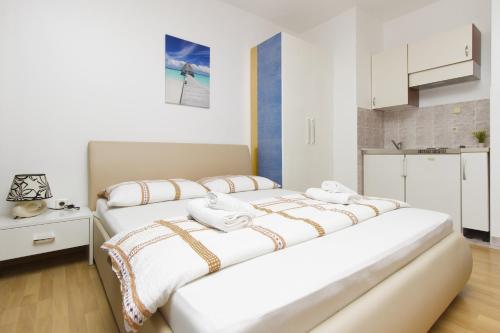 Studio Apartment image 7