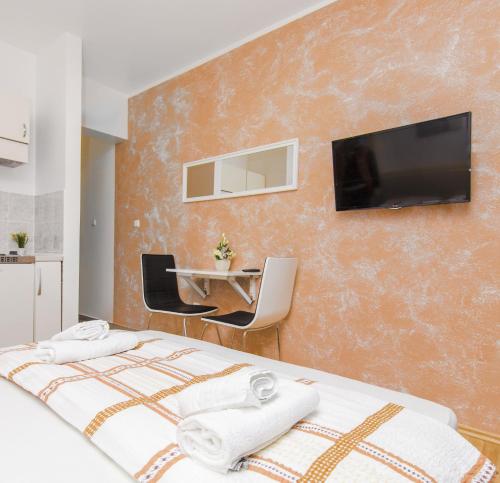 Studio Apartment image 8