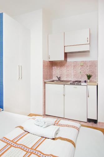 Studio Apartment image 5