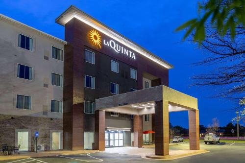 La Quinta Inn & Suites By Wyndham Augusta Near Fort Eisenhower