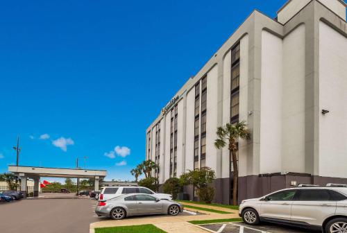 Quality Inn - image 12