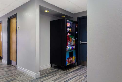 Quality Inn - image 9