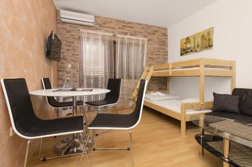 Deluxe Apartment image 5