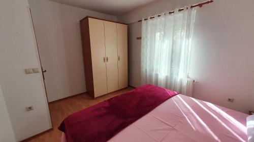 One-Bedroom Apartment image 3
