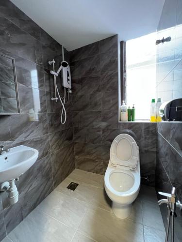 Shower, The Neighbour KKB - Rooms with shared bathroom - Whole unit has 4 rooms in Kuala Kubu Bharu