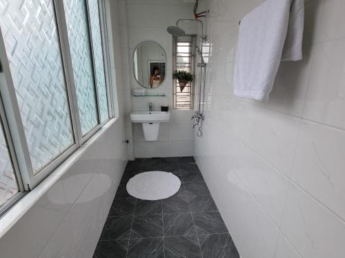 Shower, Cozy Central House in Riverside - Cam River / Old Harbour