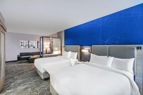 Suite, 2 Queen, Trundle bed