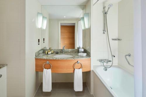 room detail thumbnail 2