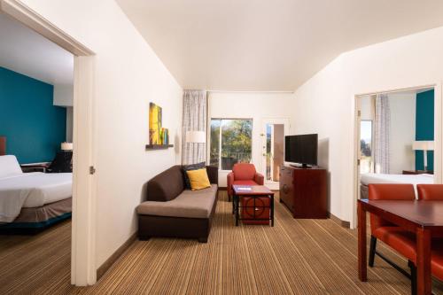 2 bedrooms, 4 beds