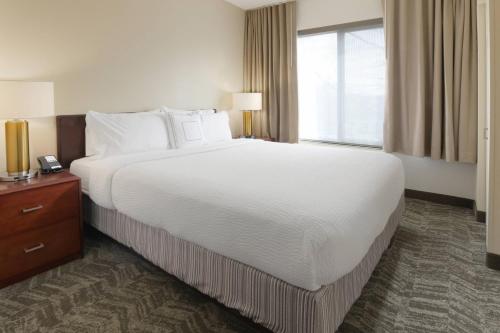 1 king bed, 1 sofa bed