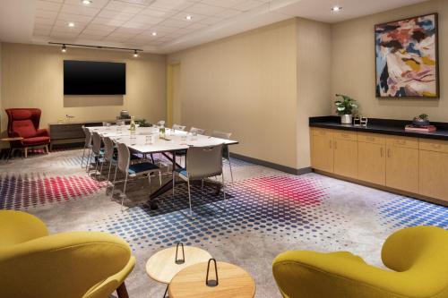 aloft Minneapolis - image 11