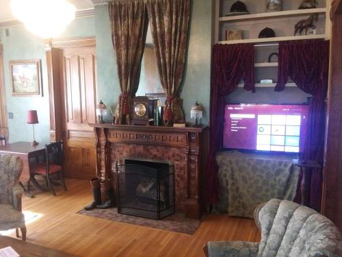 Historic Victorian Inn Room Type - Double Room with Shared Bathroom