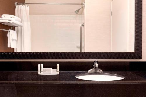 Fairfield Inn & Suites by Marriott Houston Energy Corridor/Katy Freeway - image 12