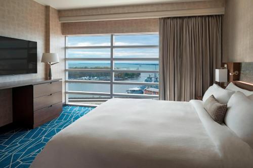 Buffalo Marriott at LECOM HARBORCENTER in Buffalo, USA
