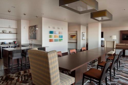 Buffalo Marriott at LECOM HARBORCENTER in Buffalo, USA