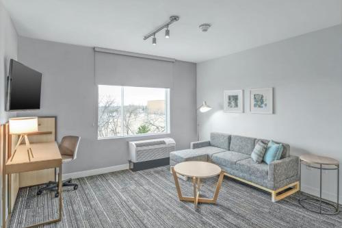 One-Bedroom Larger Queen Suite with Sofa Bed