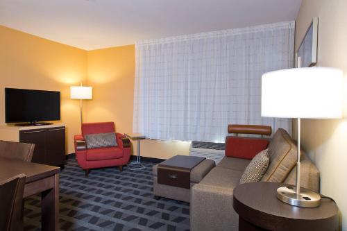 1 Bedroom Suite, 1 Queen, Sofa bed
