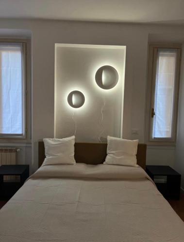 Casa Vercelli delizioso bilocale moderno nella vecchia Milano, Милан