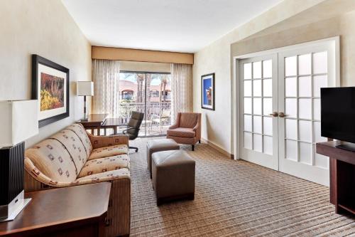 One-Bedroom King Suite with Balcony or Patio