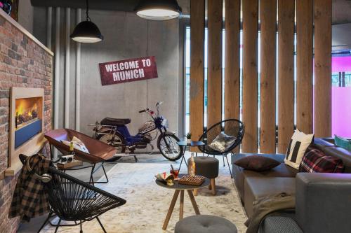 Moxy Munich Ostbahnhof - image 11