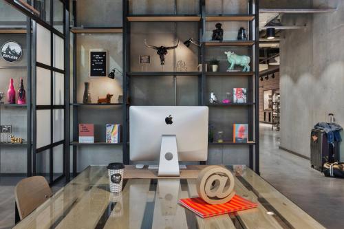 Moxy Munich Ostbahnhof - image 6