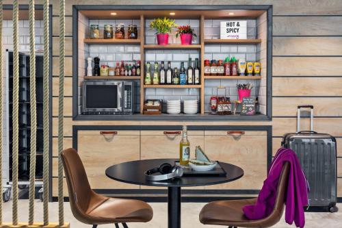 Moxy Munich Ostbahnhof - image 4