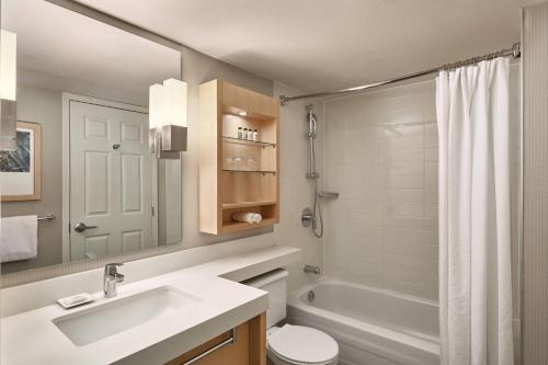 One-Bedroom Twin Suite with Kitchen