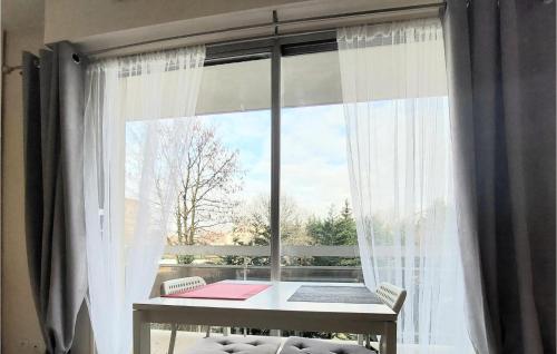 Exterior view, Nice Apartment In Les Pavillons-sous-boi With Wifi in Les Pavillons-sous-Bois