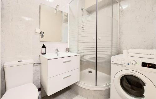 Bathroom, Nice Apartment In Les Pavillons-sous-boi With Wifi in Les Pavillons-sous-Bois