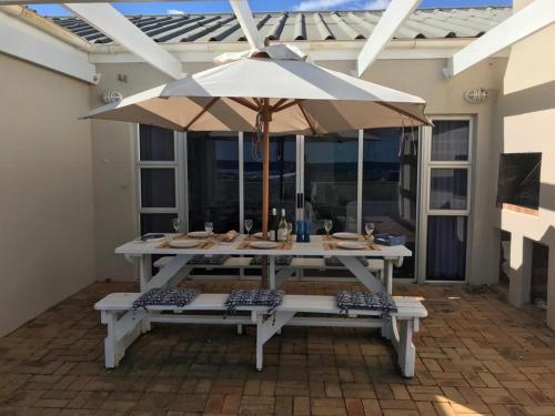 La Mer, a beautiful seafront home in Sandbaai, Hermanus (foto 3)