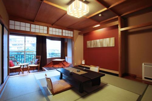 Hotel Shirakawa Yunokura Hotel Shirakawa Yunokura is conveniently located in the popular Kinugawa-Onsen area. The hotel offers guests a range of services and amenities designed to provide comfort and convenience. To be found 