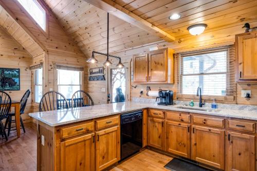 Blue Ridge Bear Bungalow in Blue Ridge, USA