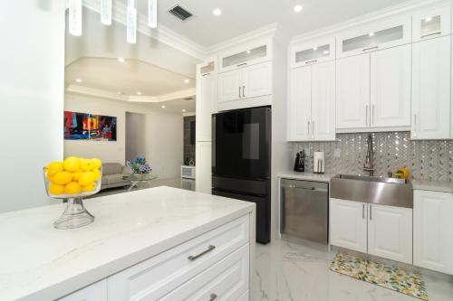 Kitchen, The tropical paradise villa in South Miami Heights