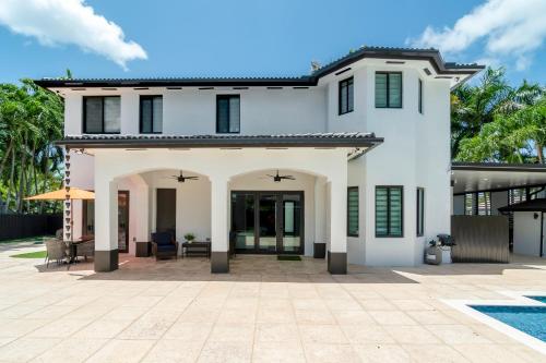 Exterior view, The tropical paradise villa in South Miami Heights