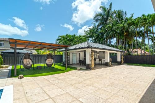 Exterior view, The tropical paradise villa in South Miami Heights