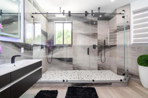 Shower, The tropical paradise villa in South Miami Heights