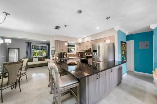 Palm Paradise-Seaside Home w Heated Saltwater Pool in Fort Lauderdale, USA
