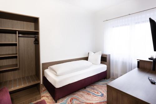 Firzlaff's Hotel - image 9