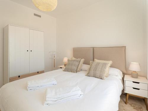 Small Oasis 2375 Sea View - image 2