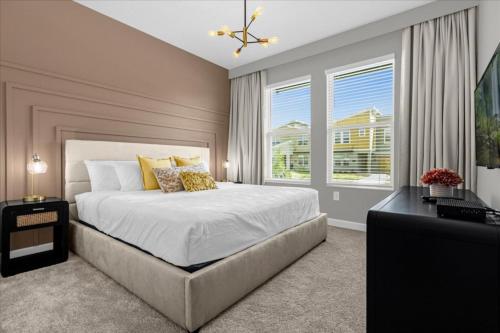 6 Bedroom- 5 Bathroom Storey Lake 4371 Rs