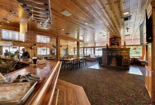 Étterem, Strawberry Inn in Pinecrest (CA)