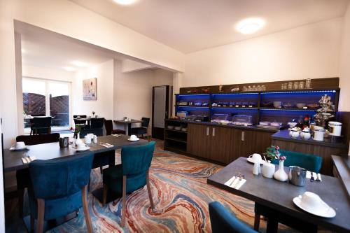 Firzlaff's Hotel - image 2
