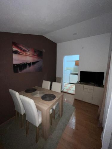 Apartments Mira 5