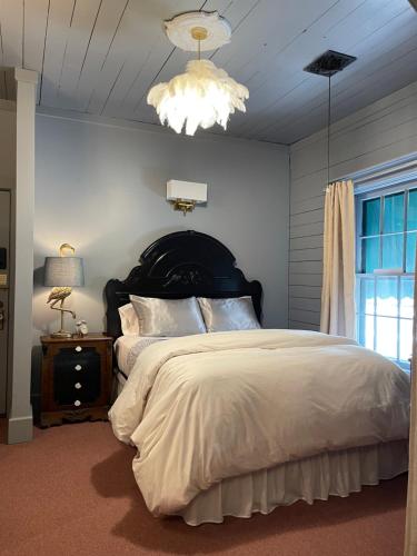 Carriage House Bed & Breakfast