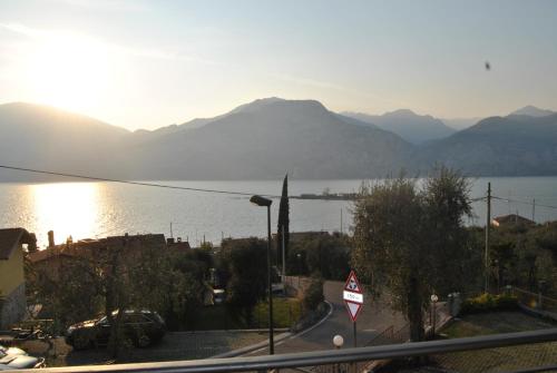 Triple Room with Balcony and Lake View