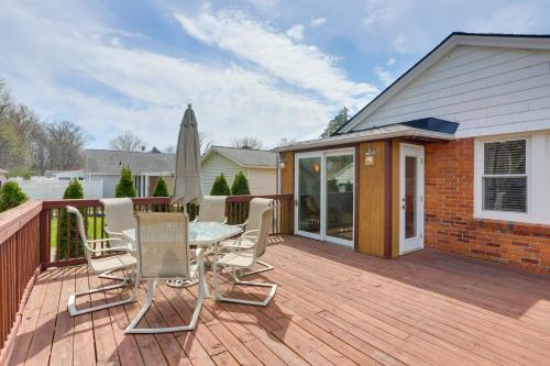 Chic Home with Deck, Walk to Lake Erie! in Avon