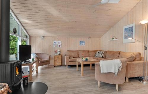 客房, Awesome Home In Hadsund With 4 Bedrooms, Sauna And Wifi in 乞信