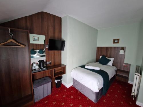 Standard Triple Room image 1