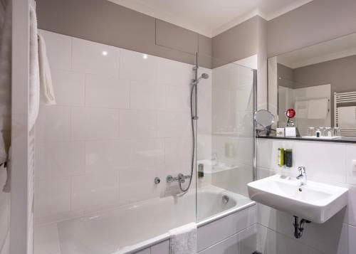 Vienna Townhouse Batschari Baden-Baden - main image